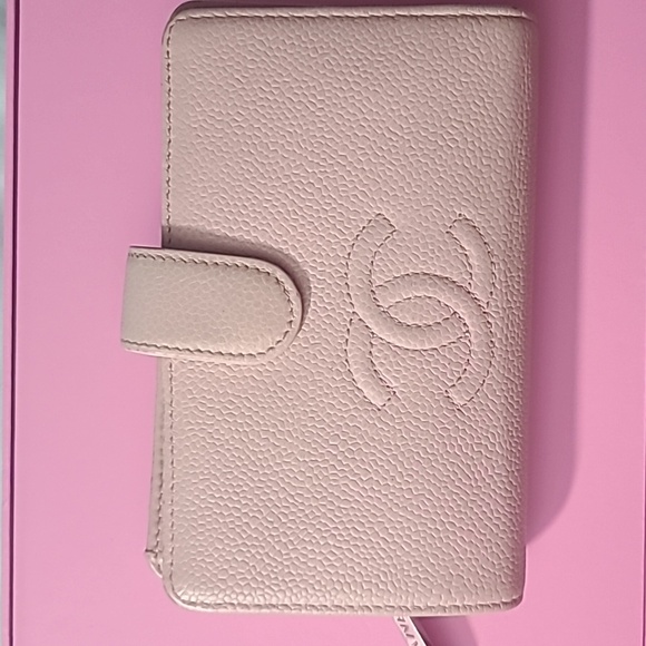 Chanel pink bifold wallet - Picture 1 of 8